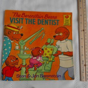 The Berenstain Bears "Visit the Dentist" Paperback Book 1981